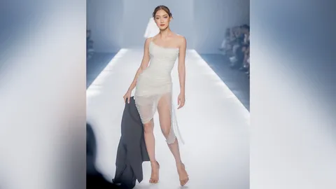 สะเทือนวงการ แพนเค้ก ทวงคืนบัลลังก์รันเวย์ สวยสะกดทุกสายตา คนมองทั้งงาน