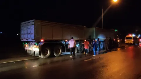 รถบรรทุกพ่วง 22 ล้อ วิ่งทับชายป่วยทางจิต ร่างแหลกดับคาถนนราชบุรี