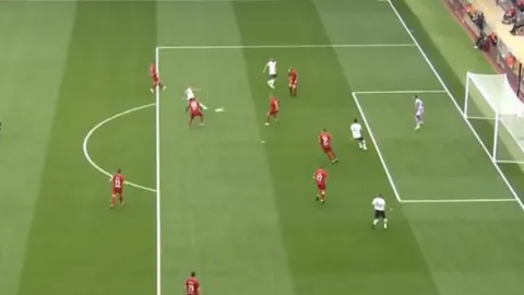 แฟนผีคิดถึง "เบอร์บาตอฟ" ยิงประตูสุดสวย เกมตำนาน "แมนยูฯ-ลิเวอร์พูล" (คลิป)