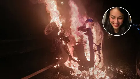 นาทีไฟไหม้รถเก๋งนางแบบสาว คาดก่อนเกิดเหตุฝนตก-ถนนกำลังปรับปรุง (คลิป)