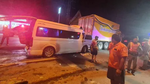 รถตู้ไม่เบรก พุ่งชนสิบล้อจอดรอไฟแดงที่ระยอง ตายคาที่ 3 บาดเจ็บ 12 