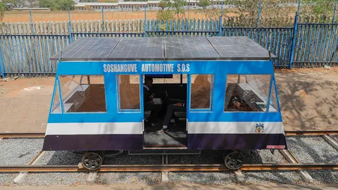 วัยรุ่นแอฟริกา สร้างรถไฟพลังงานแสงอาทิตย์เต็มรูปแบบ