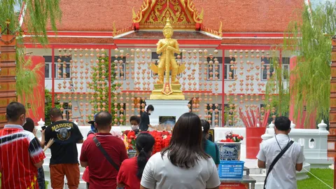 ถูกมา 4 งวดติด ส่อง "เลขเด็ด" ท้าวเวสสุวรรณทองคำ หวังดวงปังอีกรอบ (คลิป)