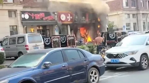 ไฟไหม้สยอง ร้านอาหารในจีน เพลิงลุกโชนท่วมทั้งร้าน ตายสลด  17 ศพ