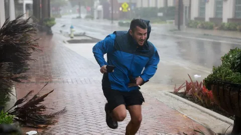 เฮอริเคนเอียนขึ้นฝั่งถล่มฟลอริดา-รัฐเวอร์จิเนียประกาศภาวะฉุกเฉินรอรับพายุ