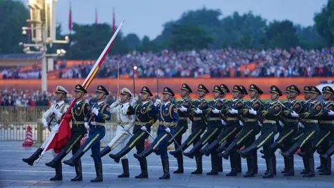 จีนเชิญธงสู่ยอดเสา ณ จัตุรัสเทียนอันเหมิน ฉลองวันชาติ ครบรอบ 73 ปี