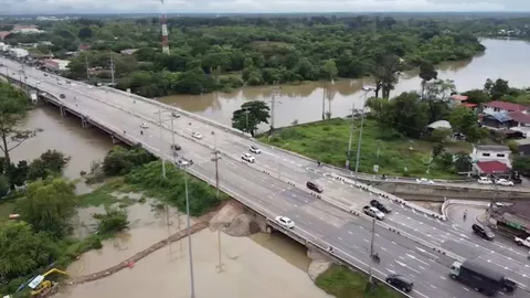 อ.กันทรวิชัยน้ำชีล้น เอ่อท่วมอุโมงค์ทางลอดใต้สะพาน 1 เมตรรถผ่านไม่ได้