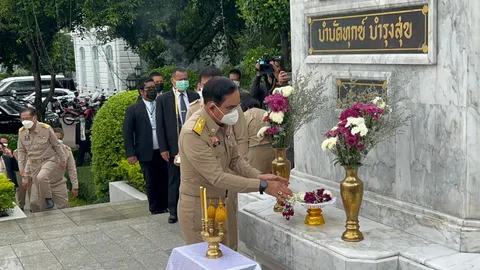 “บิ๊กตู่” กลับมาทำหน้าที่นายกฯ วันแรก ไป มท. ร่วมประชุมสถานการณ์น้ำท่วม