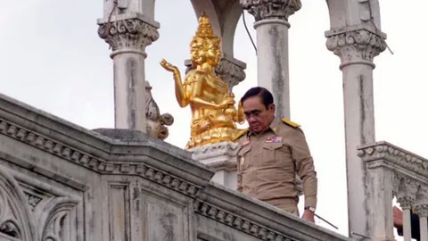 “ลุงตู่” สักการะสิ่งศักดิ์สิทธิ์ เข้าทำเนียบฯ ครั้งแรกหลังได้นั่งนายกฯ ต่อ