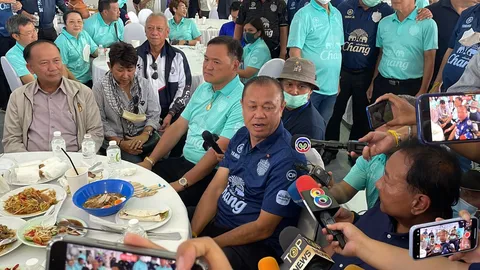 “เนวิน” ชี้ ถึงเวลารู้เอง ภท.เป็นรัฐบาลเลือกตั้งหน้า-ส.ส.พปชร.โผล่กินข้าว (คลิป)