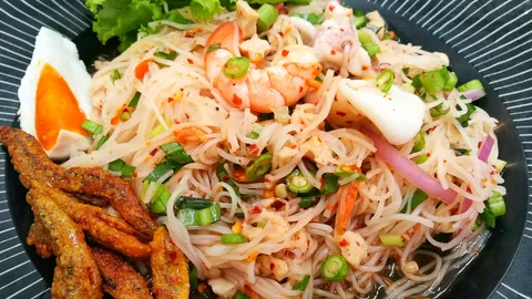 "วิธีทำยำขนมจีน" ง่ายๆ พร้อมสูตรยำขนมจีนรสเด็ด แซ่บจนต้องซี้ดปาก