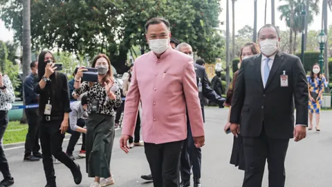 “อนุทิน” ขออย่าคิดมาก พรรคอื่นโผล่งานวันเกิด “เนวิน” ยังไม่คิดถึงเก้าอี้นายกฯ