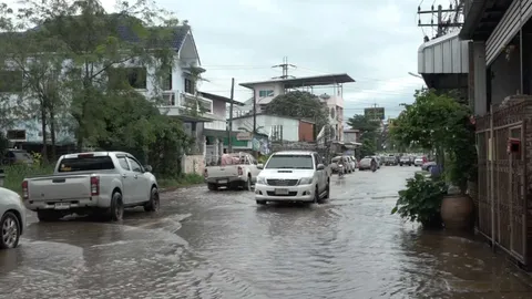 ปราจีนบุรีน้ำป่าเขาใหญ่ไหลท่วม ตลาดเทศบาลกบินทร์-ย่านเศรษฐกิจไม่รอด 