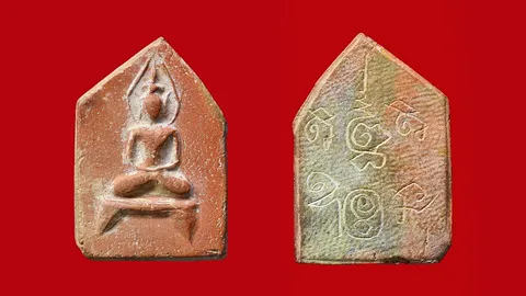 พระนางขาโต๊ะ เนื้อดินเผา หลังจาร หลวงปู่บุญ วัดกลางบางแก้ว พิมพ์นิยมรุ่นหายาก