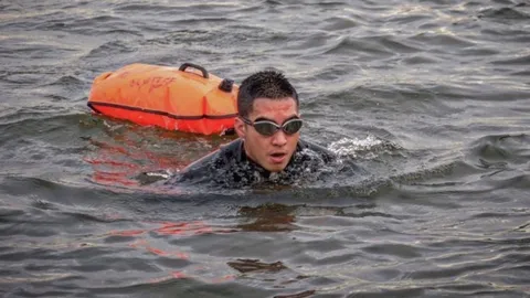 โตโน่ เดินหน้าต่อ ซ้อมว่ายน้ำวันแรก 1,650 ม. ก่อนลงว่ายจริงในน้ำโขง  