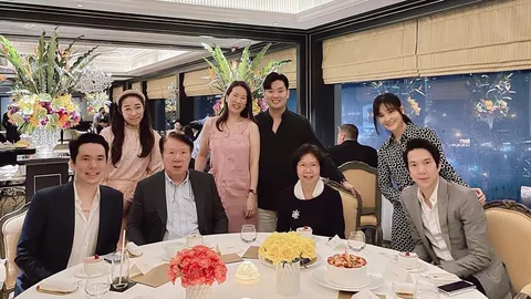 “รูปหมู่” ไปเลย