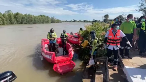 พบร่างฝีพายมหาสารคามแล้ว 2 ศพ หลังพายเรือชนตอม่อสะพานจมน้ำชีหาย 3 ราย (คลิป)