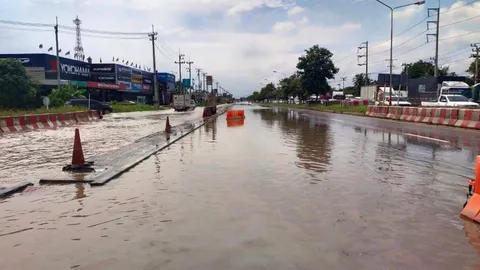 เข้า กทม.ใช้เพชรเกษม เตือนถนนบรมราชชนนี ขาเข้า ทางขึ้นสะพานน้ำท่วม รถชะลอตัว