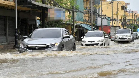 นครปฐมวิกฤติ ท่าจีนล้นทะลัก ทําจราจรเป็นอัมพาต ไทยรัฐมอบถุงยังชีพ