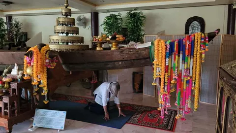 ขอโชคแม่ย่านางเรือพระที่นั่งรับเสด็จสมัย ร.5 ที่วัดราชบูรณะ สองแคว (คลิป)