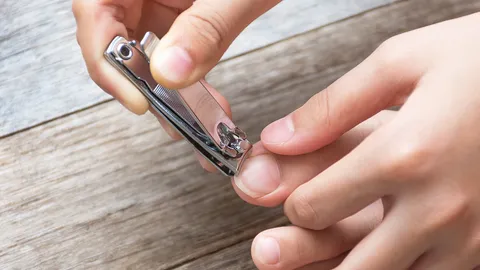 เปิดความหมาย ฝันว่าตัดเล็บ ฝันว่าตัดเล็บเท้า คืออะไร เลขเด็ดคืออะไร... 