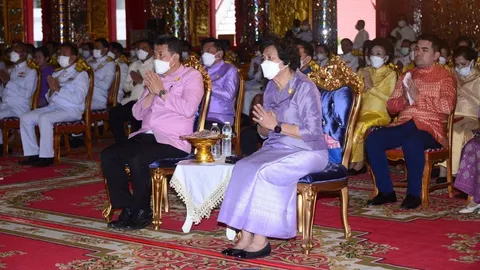 โปรดให้ปลัด มท. อัญเชิญผ้ากฐินประทานถวายวัดโนนสว่าง จ.อุดรธานี