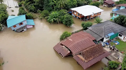 ทะลักชัยนาท ซัดบ้านทรุด นครชัยศรี สวนจมน้ำ