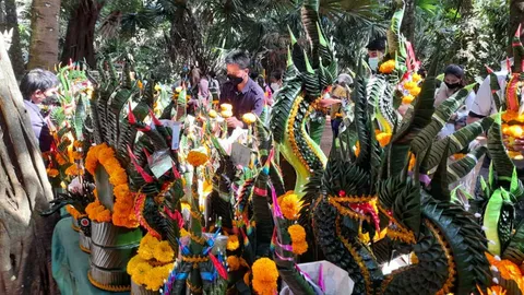 ลุ้นโค้งสุดท้ายหาเลขเด็ดก่อนหวยออก ส่องยอดเงินปากนาคที่คำชะโนด อุดรธานี