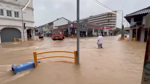 ภูเก็ตท่วม 3 อำเภอ ผู้ว่าฯ สั่งเร่งกู้สถานการณ์ทุกพื้นที่และรับมือฝนตกหนัก (คลิป)