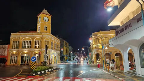 น้ำท่วมภูเก็ตกลับสู่ปกติ เขตเมืองเก่าน้ำแห้งหมด เทศบาลฯ ทำความสะอาดแล้ว