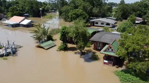 ชุมชนเกาะลอย บางปะอินใช้ชีวิตในน้ำกว่า 3 เดือนชาวบ้านห่วงน้ำจะสูงกว่านี้ (คลิป)