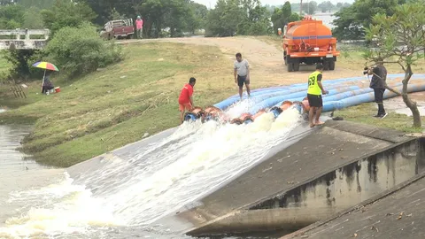 ปภ.ลพบุรี เร่งระดมเครื่องสูบน้ำ กู้พื้นที่น้ำท่วมขังที่น้ำเริ่มเน่าเหม็น