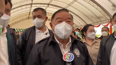 “บิ๊กป้อม” งดตอบปมลูกพรรคอยากให้ “บิ๊กตู่” สมัครเป็นสมาชิก พปชร.สู้เลือกตั้ง