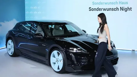 แบล็กพิงก์ต้องมี PORSCHE TAYCAN 4S CROSS BLACKPINK for JENNIE