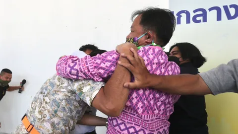 “ศรีสุวรรณ” แจ้ง ปอท.ตรวจสอบ “เดี่ยว 13” ส่อขัดความมั่นคง เจอคนพุ่งต่อย