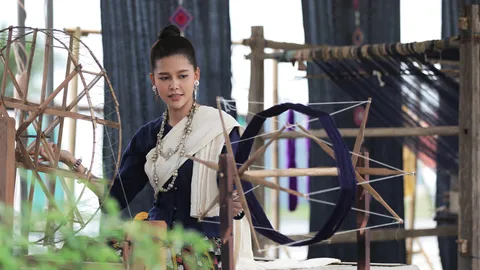 "ไข่มุก" สุดภูมิใจ มีโอกาสถ่ายทอดวัฒนธรรมอีสาน ทอผ้าซิ่น ในละคร "ซิ่นลายโส้"