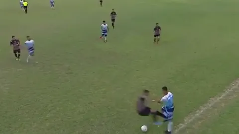 ไปห้าวที่อื่น แข้งสายโหดเสียบหนักมาก ก่อนโดนบาทา-ใบแดงเป็นของรางวัลปลอบใจ (คลิป)