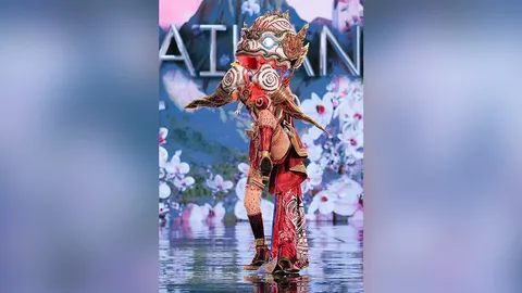 สุดปังอลังการ อิงฟ้า จัดเต็มโชว์ชุดมวยลิง แฟนนางงามกรี๊ดลั่นสนั่นฮอลล์ (คลิป)