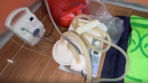 ชีวิตรันทด ด.ช.ขวบเศษ เลือดออกในสมอง-ทำตาบอด เจาะคอหายใจ ไร้เงินรักษา