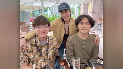 ใจรัก "อั้ม พัชราภา" บินให้กำลังใจ อีสปอร์ตไทย แข่ง DOTA2 ถึงสิงคโปร์