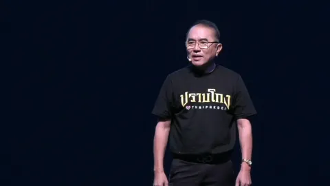 ไทยภักดี จัดงานระดมทุนใหญ่ ประกาศ 112 ไม่ต้องแก้ คนโกงไม่ต้องกลับบ้าน