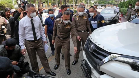 แก๊งยานรกไฮเทค กดรีโมตสลับป้ายทะเบียน เลียนหนังสายลับลวงเจ้าหน้าที่ (คลิป)