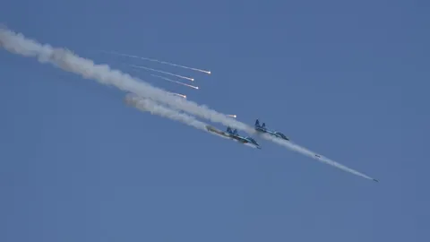 เมียนมาโจมตีทางอากาศถล่มคอนเสิร์ตกองกำลัง KIA ดับพุ่ง 50 ศพ