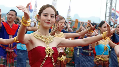 ฮือฮา “ณิชา” นำทีม 4 นางเอก 3 วิก ร่วมรำบวงสรวงพ่อปู่พญานาค (คลิป)