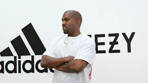 Adidas ประกาศยกเลิกสัญญา Kanye West หลังให้ความเห็นสร้างความเกลียดชัง