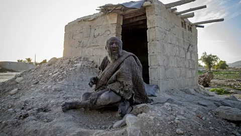 ปิดฉาก ชายผู้ไม่อาบน้ำมานานครึ่งศตวรรษ เสียชีวิตแล้ว ในวัย 94 ปี