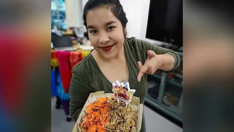 อิ่มอร่อยกับเกี๊ยวซ่าหน้าแน่น by toey