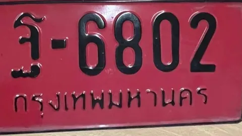 "ทนายเจมส์" ตั้งข้อสังเกต กรณีซื้อรถใหม่ โดนจับป้ายแดงปลอม ถูกขัง 5 ชม. 