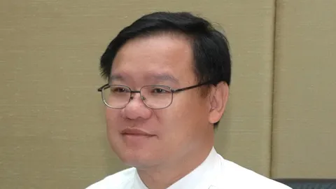 ศ.ดร.สุรพล นิติไกรพจน์ ได้เป็นนายกสภามหาวิทยาลัยนวมินทราธิราชอีกสมัย