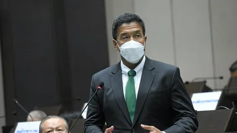 สภา กทม.ออกลีลาลอยตัว โดดเดี่ยว “ชัชชาติ” แก้สายสีเขียว 